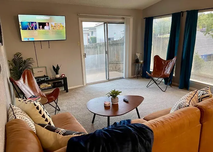 2Br 2Bath King House 5 Min To Dt!